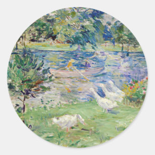 Berthe Morisot - Flickan i en Boat med Geese Runt Klistermärke