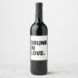 Berusad i kärlek vinflaska etikett