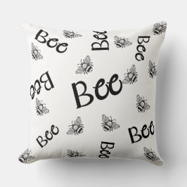 Bes mönster flyger över kudde