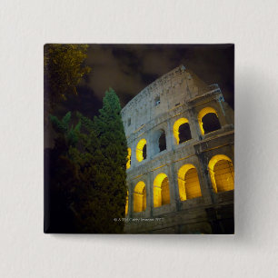 Beskåda av Coloseumen i Rome på natten Knapp