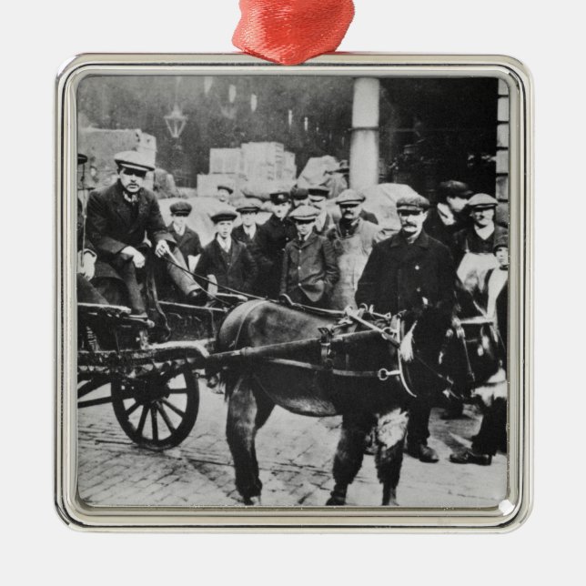 Beskåda av Covent som trädgården marknadsför, 1900 Julgransprydnad Metall (Framsidan)