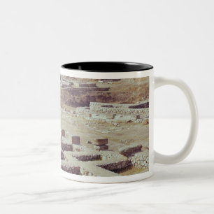 Beskåda av den archaeological platsen, 1450-1200 Två-Tonad mugg