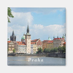 Beskåda av den historiska delen av Prague. Magnet