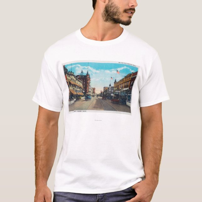 Beskåda av den huvudsakliga gatan med Modellerar-T Tee Shirt (Framsida)
