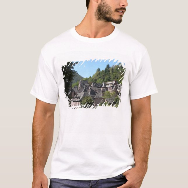 Beskåda av den medeltida byn (fotoet) tee (Framsida)