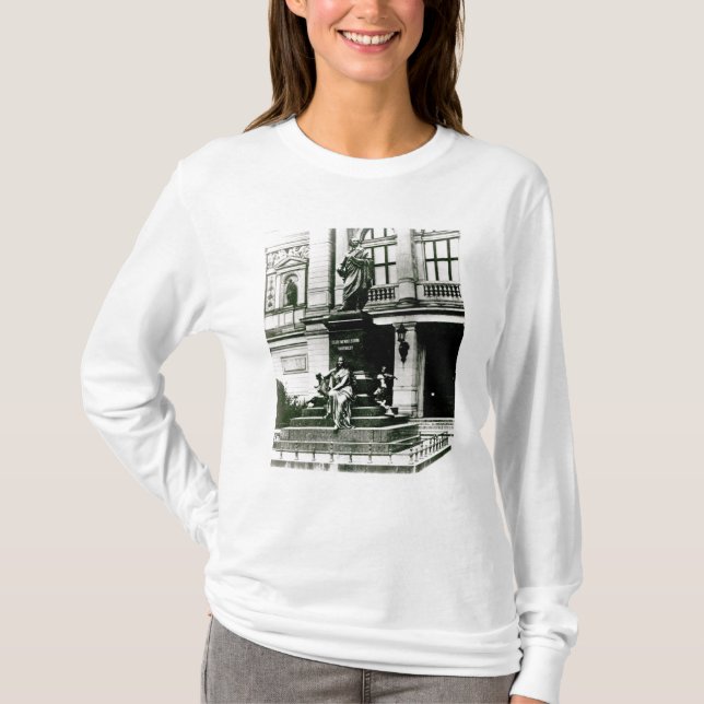 Beskåda av den Mendelssohn statyn Tee (Framsida)