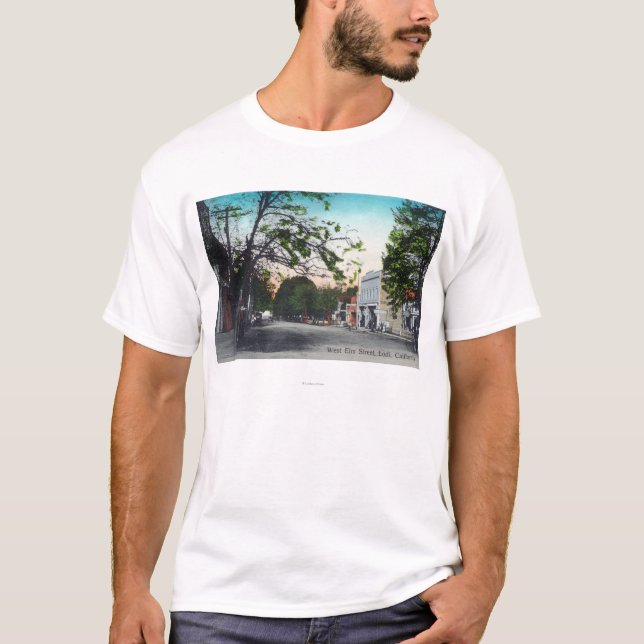 Beskåda av den västra almen StreetLodi, CA T Shirt (Framsida)