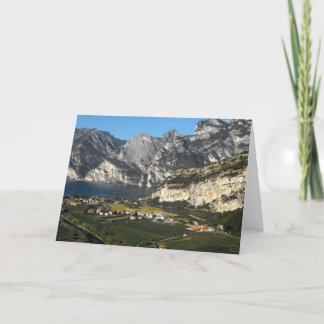 Beskåda av Dolomitebergen i nordlig italien Helgkort