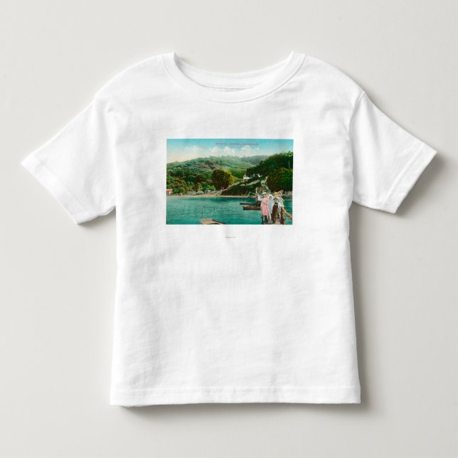 Beskåda av en familj på sjön DockInverness, CA T-shirt (Framsida)