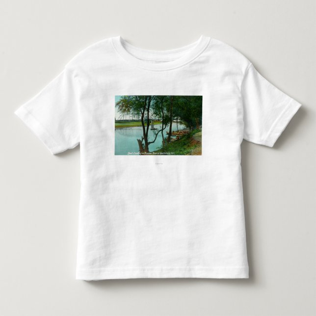 Beskåda av en fartyglandning på den ryska floden t-shirt (Framsida)