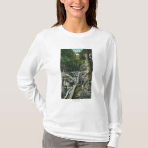 Beskåda av en upphängning överbryggar t-shirt