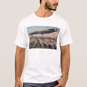 Beskåda av en Zeppelinlitet luftskepp över betan T Shirt