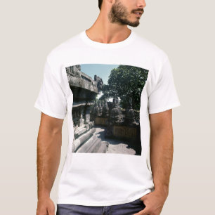 Beskåda av ett lägre galleri med balustrader tee shirt