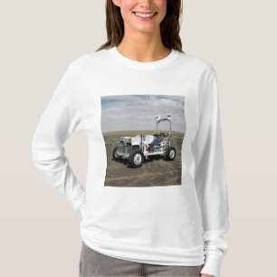 Beskåda av ett Lunar fordon för Rover 1-G T-shirt