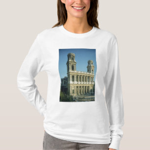 Beskåda av facaden av kyrkan av tee