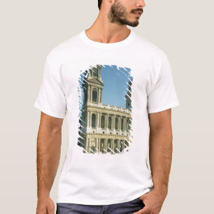 Beskåda av facaden av kyrkan av tee shirt