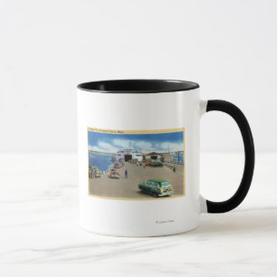 Beskåda av färjan på pir mugg