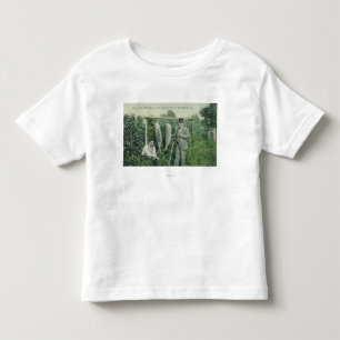 Beskåda av fiskare med fångar nära Fitch Mt. T-shirt