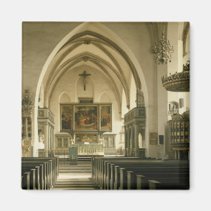 Beskåda av insidan av kyrkan med magnet