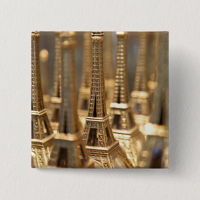 beskåda av lilla eiffel torn som är till salu till knapp (Framsida)