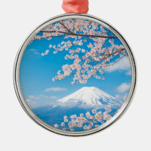 Beskåda av Mount Fuji med körsbärsröda blommar Julgransprydnad Metall