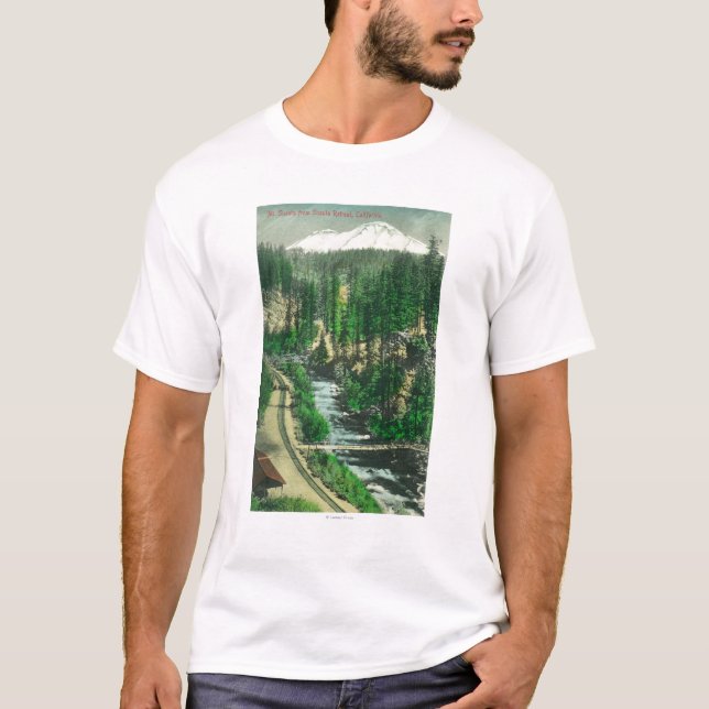 Beskåda av Mt. Shasta från Shasta reträtt Tee Shirt (Framsida)