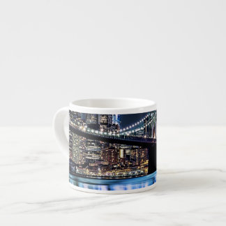 Beskåda av News York Brooklyn överbryggar Espressomugg
