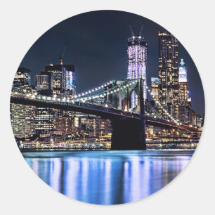 Beskåda av News York Brooklyn överbryggar Runt Klistermärke