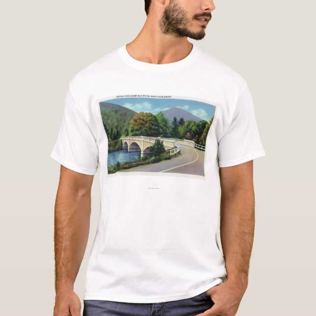 Beskåda av överbryggar över den Deerfield floden T-shirt (Framsida)