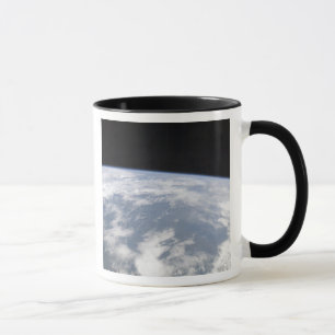 Beskåda av planetjord från utrymme mugg