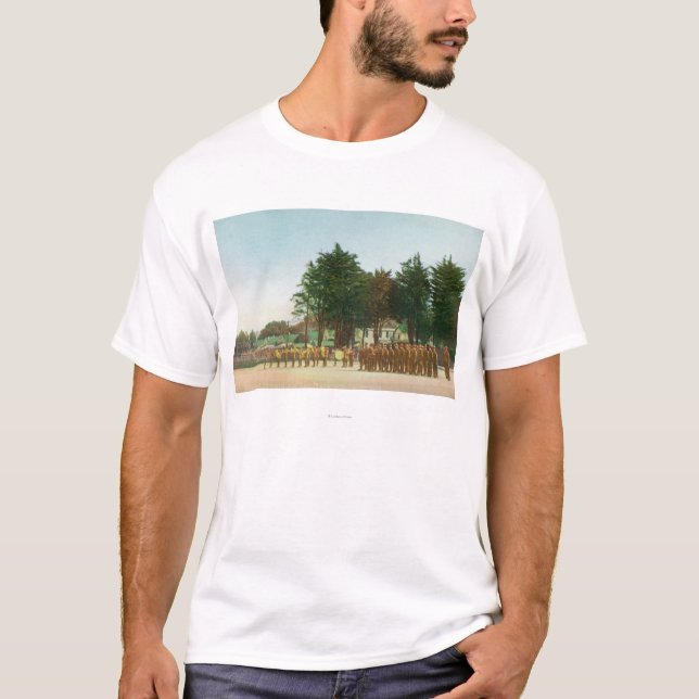 Beskåda av vaktmonteringen Presidio i bildande Tee Shirt (Framsida)