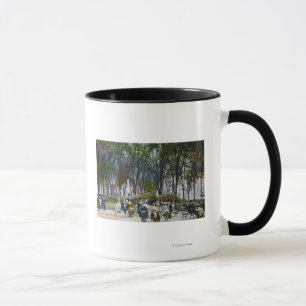 Beskåda av växande parkerar mugg