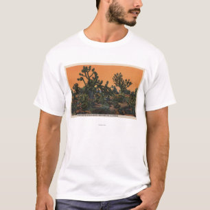 Beskåda av Yuccaträd i Mohaveöknen Tee Shirt