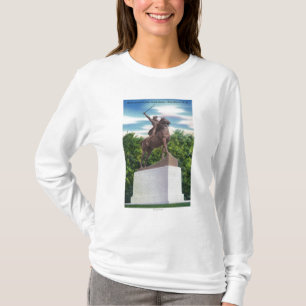 Beskådar den fullständiga statyn för Gen John T Shirt