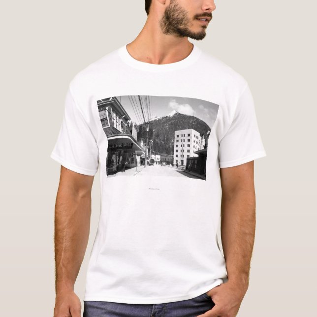 Beskickninggata i centrera av Ketchikan Tee (Framsida)