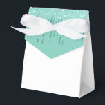 Beskrivningsboxen Glitter Drip Party Presentaskar<br><div class="desc">Partikelrutan visas med ett vattendrag färg faux glitter drop-utskrift på framsidan. Perfekt för behandling av gåva ge. Anpassa det här objektet eller köp som det är. Tips! Lägg till dina underbara behandlingar och lägg till ett sött band. Licensierad utskrift</div>