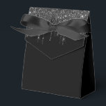 Beskrivningsboxen Glitter Drip Party Presentaskar<br><div class="desc">Partikelrutan visas med en elegant svart faux glitter drop-utskrift på framsidan och baksidan. Perfekt för behandling av gåva ge. Anpassa det här objektet eller köp som det är. Tips! Lägg till dina underbara behandlingar och lägg till ett sött band. Licensierad utskrift</div>