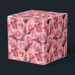 Beskrivningsruta för rosa ros Skriv ut Party Presentaskar<br><div class="desc">Parti-förmånslådan visas med en underbar blommigt av rosa ros. Anpassa det här objektet eller köp som det är. Tips! Lägg till dina underbara behandlingar och lägg till lite festligt band. Licensierad bild</div>