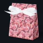 Beskrivningsruta för rosa ros Skriv ut Party Presentaskar<br><div class="desc">Parti-förmånslådan visas med en underbar blommigt av rosa ros. Anpassa det här objektet eller köp som det är. Tips! Lägg till dina underbara behandlingar och lägg till lite festligt band. Licensierad bild</div>