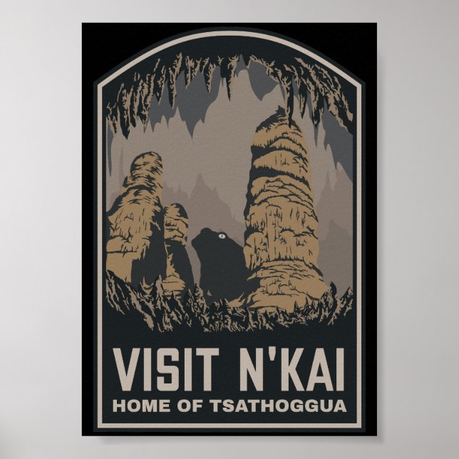Besök N'kai Travel Poster Lovecraft Tsathoggua (Framsidan)