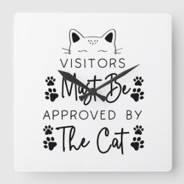 BESÖKARNA MÅSTE GODKÄNNAS AV KATTESATSEN FYRKANTIG KLOCKA