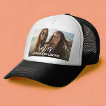 Besparingar med foto- och Anpassningsbar-text - sk Keps<br><div class="desc">Lägg till en party-pic och lägg sedan till text. Ett roligt-skript säger "besties" men kan vara ändringar. Om du behöver justera teckningen eller ändra teckensnittet kan du klicka på anpassningsområdet. Då kommer du till designen i verktyg där du kan göra många ändringar.</div>