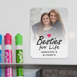 Besseringar för bästa vänner i livskript - foto oc magnet<br><div class="desc">Fira din obrutna koppling med "Besties for Life Script Best Friends Photo & Heart Magnet". Den här hjärtliga designen innehåller citatet "Besties for life" med en liten shock rosa hjärtikon överst. Under citattecknet kan du anpassa namn, och ovanför hjärtikonen anpassa det med ett favoritfoto av dina omhuldade minnen tillsammans. Det...</div>