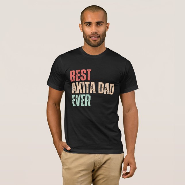 Best Akita Pappa AldriFynny T Shirt (Hel framsida)