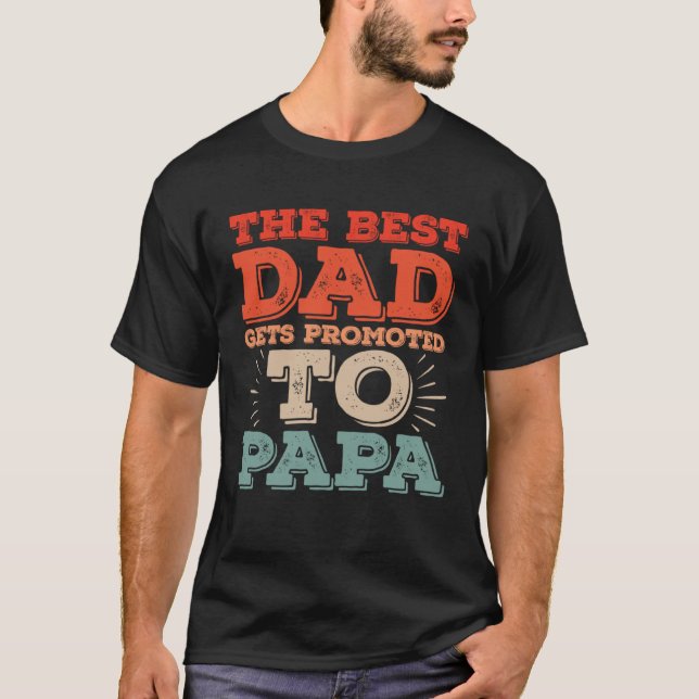 Best Dad Gets Promoted To Papa Daddy  Dad Jokes T Shirt (Framsida)