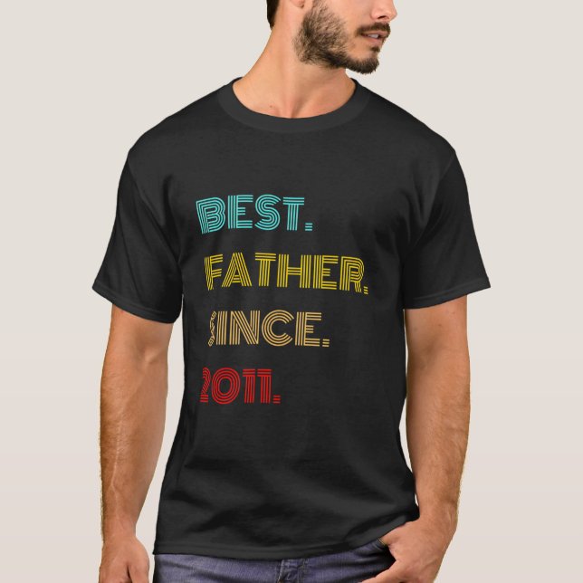 Best Father Since 2011 Fathers Day T Shirt (Framsida)