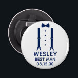Best Man Blue Bow Tie Flasköppnare<br><div class="desc">Den här knappöppnaren flaska är perfekt för den bästa mannen. Om all din bröllopsfest kommer att bära kostym, så skulle det vara perfekt med suspenderare och en blå fluga. Avslappnaden är ännu formell. Det skulle vara underbart för en bachelor helg eller bachelor party. Perfekt för att öppna hela det flaskor...</div>