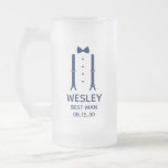 Best Man Blue Bow Tie Frostat Ölglas<br><div class="desc">Den här 16 oz-mugg är underbar för den bäste mannen. Om all din bröllopsfest kommer att bära kostym, så skulle det vara perfekt med suspenderare och en blå fluga. Avslappnaden är ännu formell. Det skulle vara underbart för en bachelor helg eller bachelor party. En roligt gåva för underbar tid. Ta...</div>