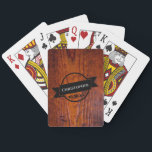 Best Man Gift Rustic Vintage Wood Grain Bröllop Pl Casinokort<br><div class="desc">Skaffa redo för pokernatten med de här snygga spelkorten för träkornen. Med den svarta logotypen kan du anpassa korten med namn,  namn och händelsemedatum.</div>