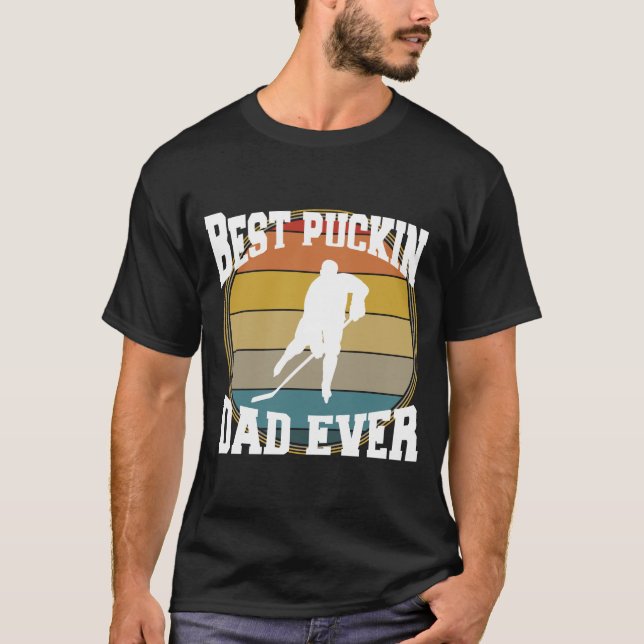 Best Puckin Pappa AldriHockey Pappa T Shirt (Framsida)